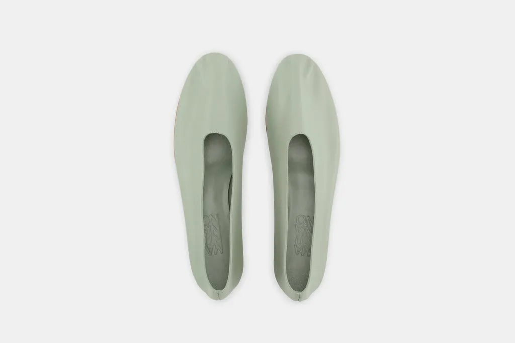 GLOVE SHOE