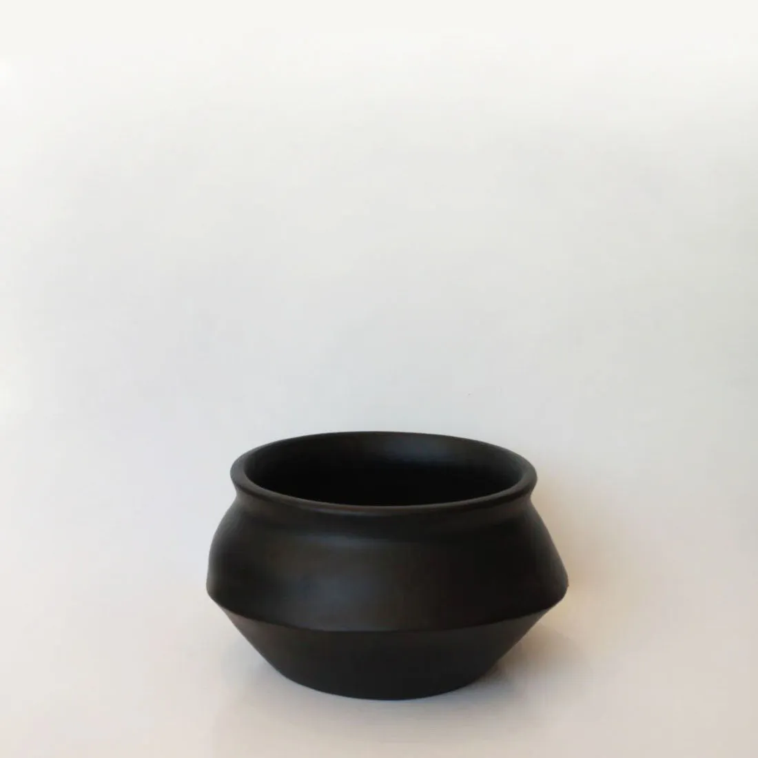 Urban Oasis Naya Pot Matte Black Medium